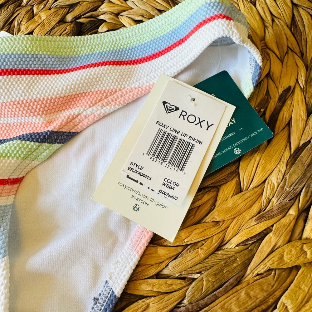 Roxy line up bikini bottoms size
Medium super cute !! - Picture 3 of 9